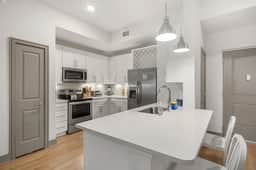 Beachy Escape: 2BR/2BA w./ Pool, Gym, and Theater - Image 4