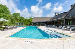 Luxury Tropical 1BR/1BA with Pool & Gym - Image 2