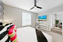 Luxury Tropical 1BR/1BA with Pool & Gym - Image 3