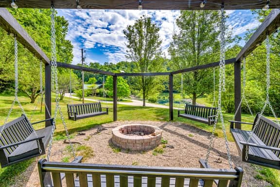 The Retreat at The Hideaway: 2 Cabins & 22 Guests! - Image 4