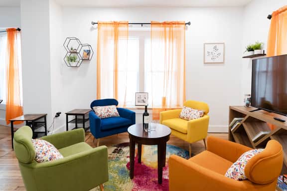 Colorful 4 BR in the Heart of University Circle! - Image 2