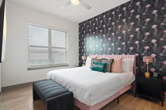 Beachy Dream 3BR/2BA w./ Pool, Gym, and Theater - Image 3