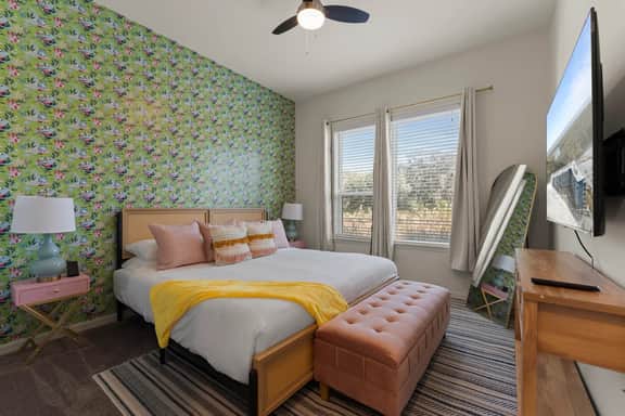 Tropical Haven 2BR/2BA Near Atlantic Beach - Image 4