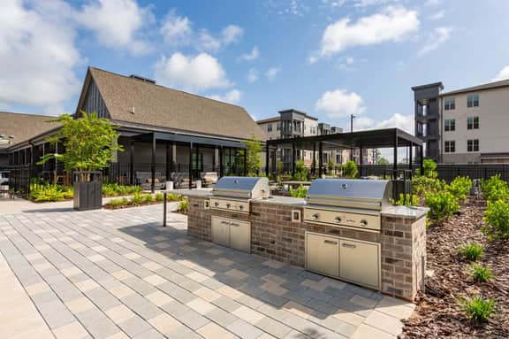 Beachy Getaway: 3BR/3BA Posh Units w./ Pool & Gym - Image 4