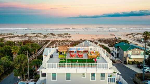 The SkyDeck Surf House - Image 1