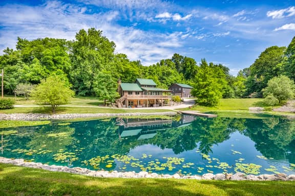 The Retreat at The Hideaway: 2 Cabins & 22 Guests! - Image 1