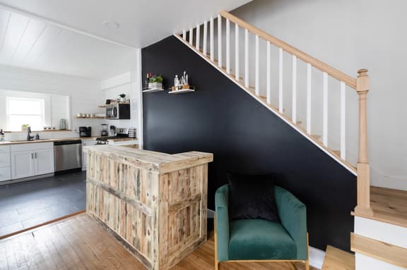 Chic 4 BR: Minutes to Cleveland Clinic, CWRU & UH! - Image 1