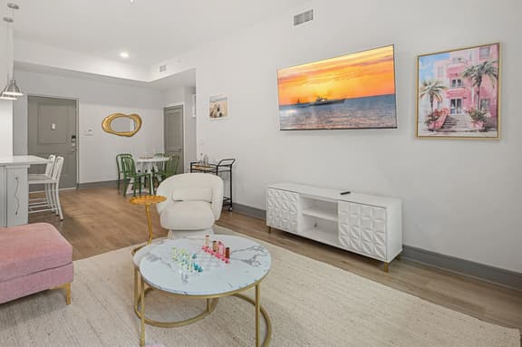 Beachy Escape: 2BR/2BA w./ Pool, Gym, and Theater - Image 1