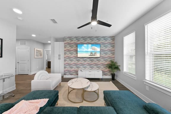Palm Paradise: Tropical 2BR/2BA with Pool & Gym - Image 1