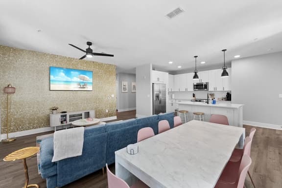 Paradise Escape: Stylish 3BR/2BA with Pool & Gym - Image 1