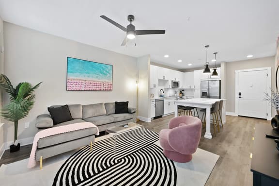 Luxury Tropical 1BR/1BA with Pool & Gym - Image 1