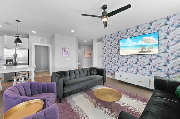 The Flamingo: Lush 2BR/2BA with Pool & Gym - Image 1