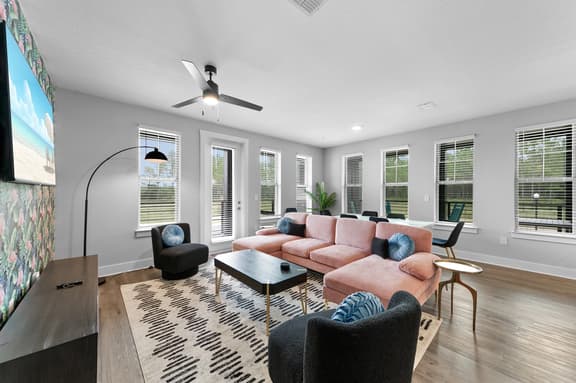 Luxury Oasis: Posh 3BR/2BA with Pool & Gym - Image 1